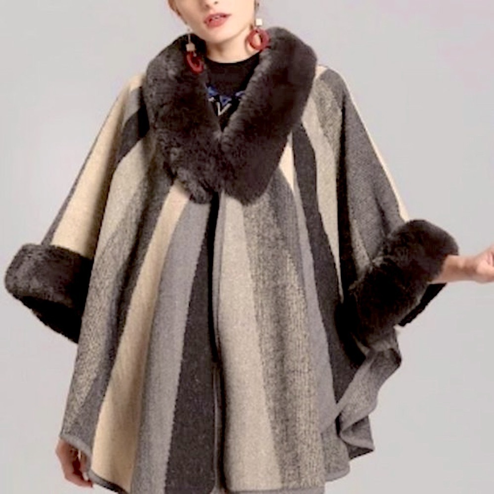 Luxurious minky soft faux fur trim fleece cape NWT - Picture 2 of 8